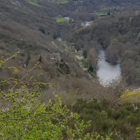 Le Rocher Semesterbostad Chouvigny